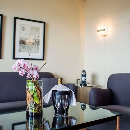 ホテル ラディソン ブルー カレドニアン クリスチャンサン 4*