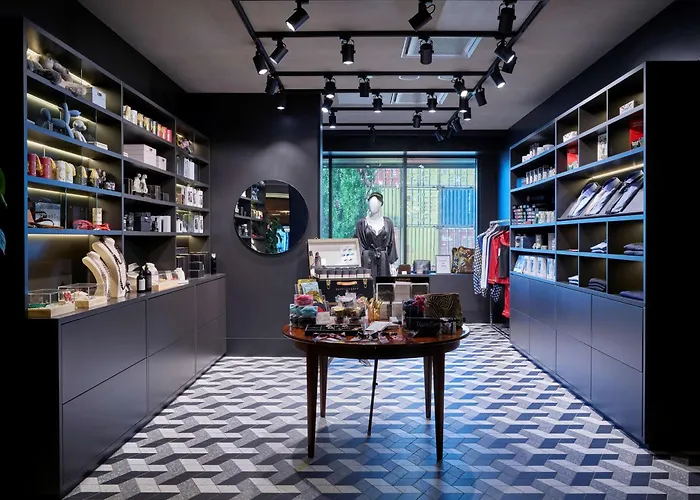 Hotel Radisson Blu Caledonien Hotel, 4*